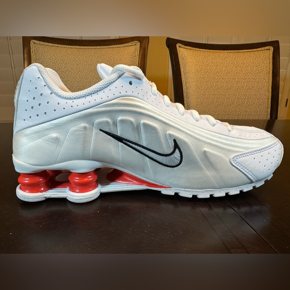 New Nike Shox R4 White Red Sneaker Shoes Size US 6Y - Picture 9 of 14
